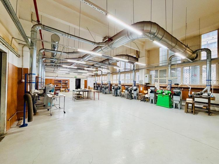 Bloc cu doua etaje de inchiriat, 2200 mp - 5 euro mp, Langa M Dimitrie Leonida - 11