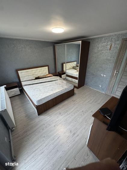 Casă cu 8 camere cu Teren 2800 Mp în Milcoiu