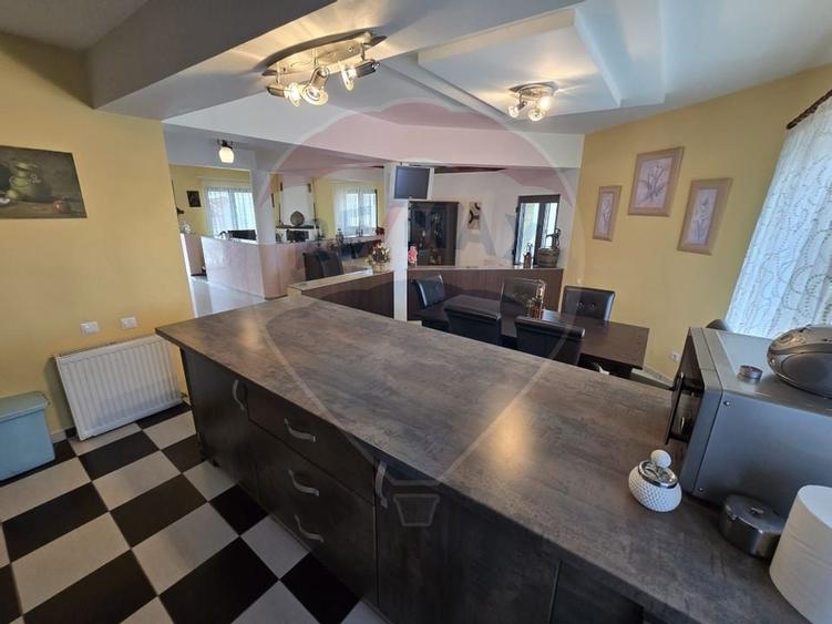 CASA SPATIOASA SI PRIMITOARE IN CENTRUL ORASULUI  AVRIG JUD,  SIBIU - 17