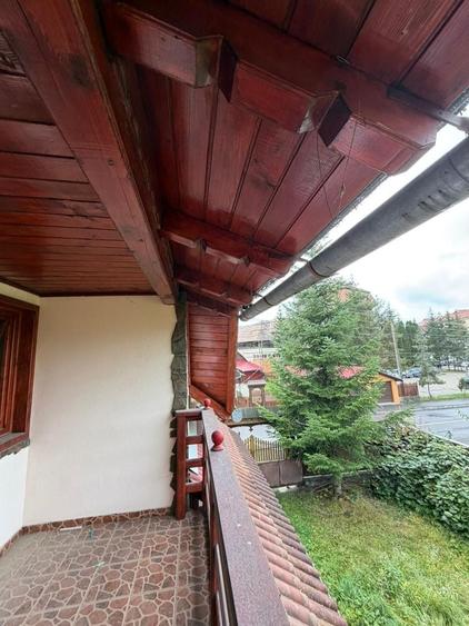 Casă individuală cu 7 camere cu Teren 400 Mp în Central