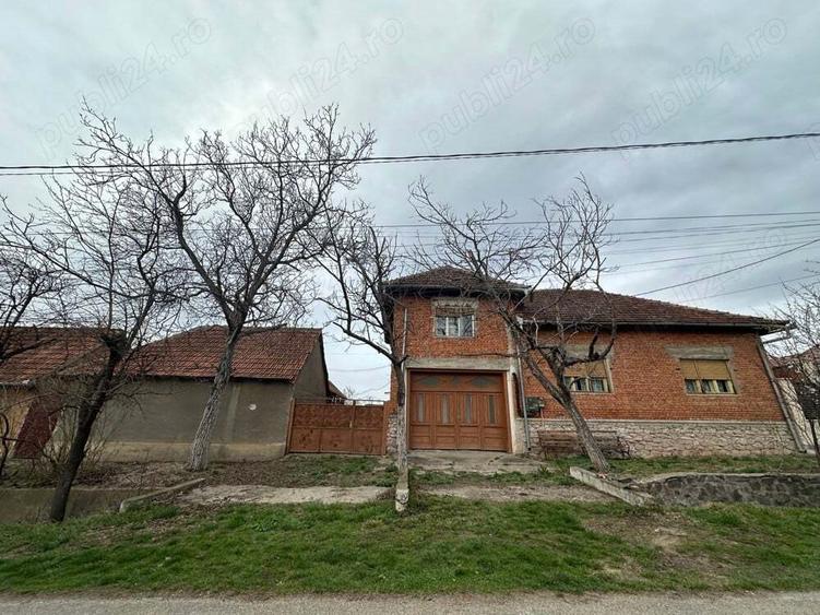 Casa din caramida si teren generos - zona linistita - 8