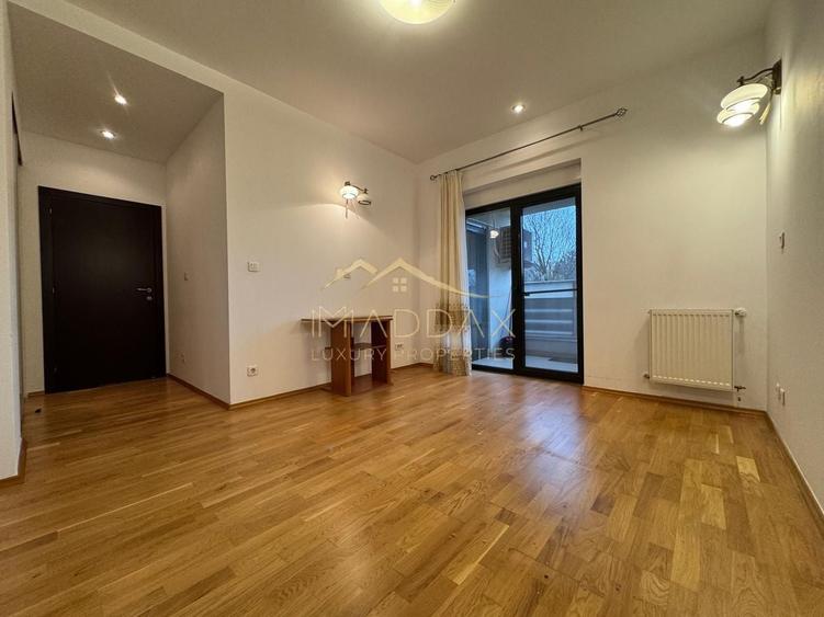 Apartament cu 3 camere decomandat, mobilat în Băneasa