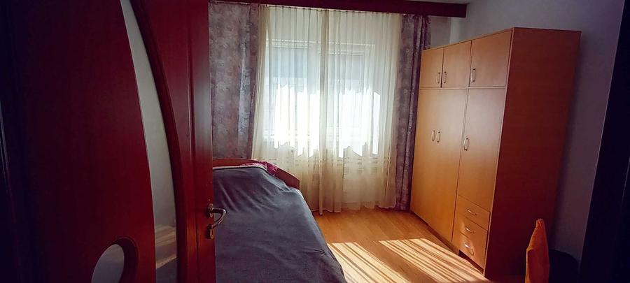 Renting one room in a three rooms apartment. - 2