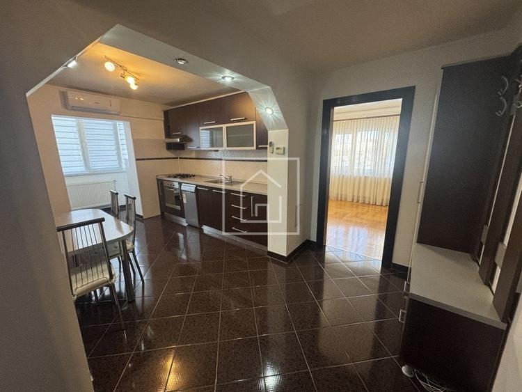 Apartament 2 camere decomandat, mobilat modern, Strand, etaj 1 - 3