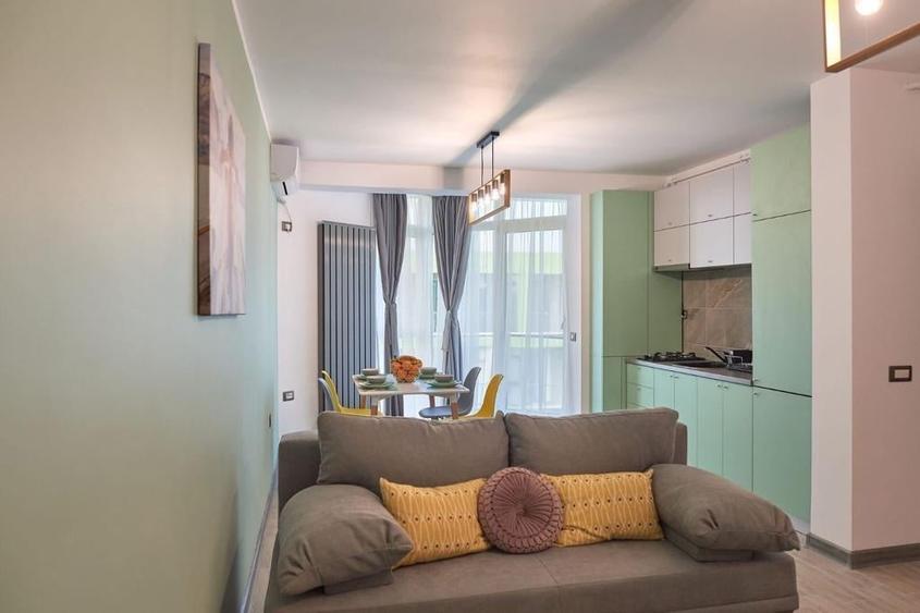 Apartament cu 2 camere semidecomandat, mobilat în Năvodari