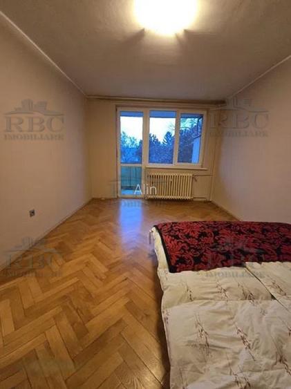Apartament cu 3 camere semidecomandat, mobilat în Plopilor
