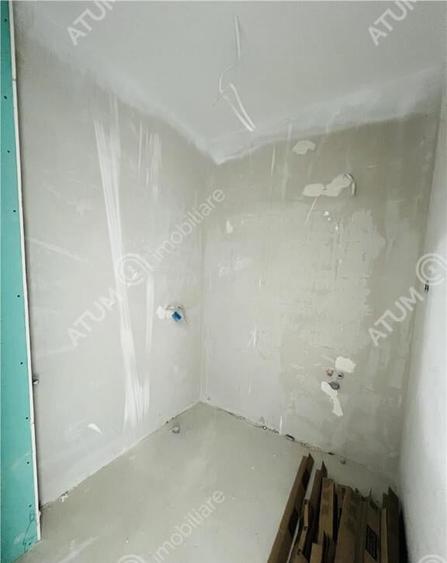 Apartament cu 2 camere si loc de parcare etaj 1 zona Unimat - 2