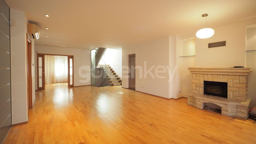 Vila nemobilata in complex cu piscina | 2 garaje - 5