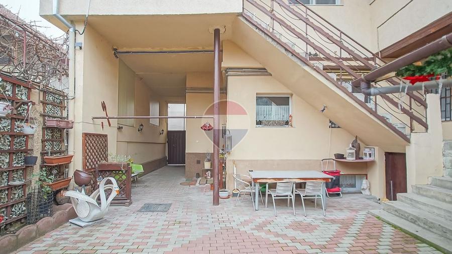 Apartament cu 4 camere semidecomandat, mobilat în Tractorul