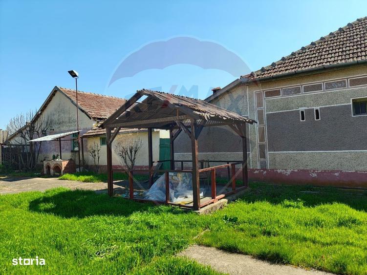 Casa de vanzare cu teren de 2175 mp,anexe si livada generoasa | Mailat - 17