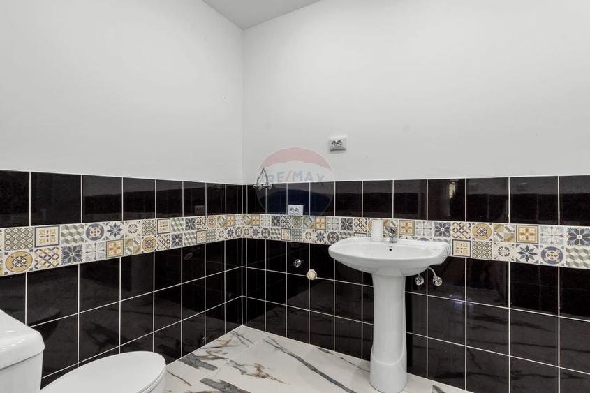 Casa renovata recent, zona centrala Pecica - 13