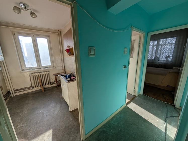 Decomandat, etaj intermediar - 2 camere - spatios - 4