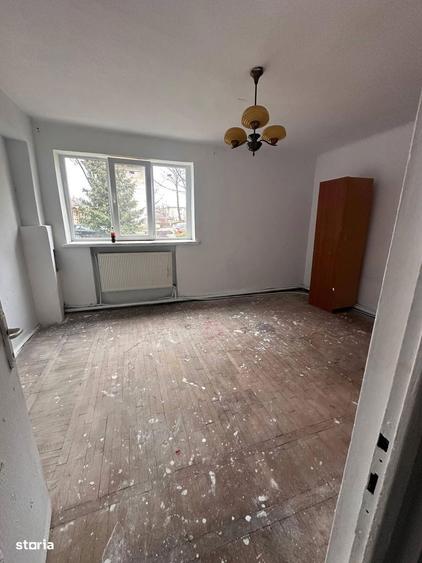 De vanzare apartament cu 3 camere, 2 debarale, zona excelenta 48.000e - 1