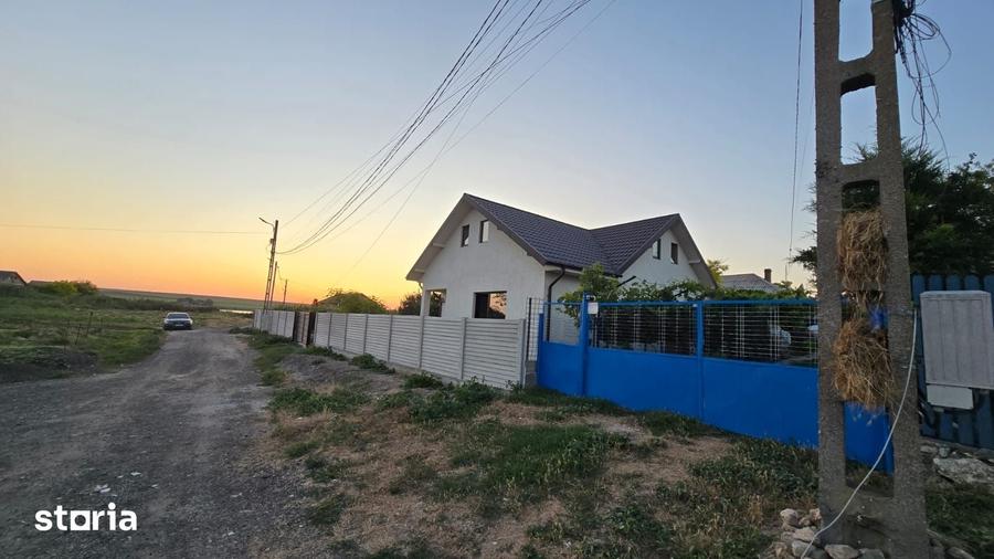 Casă cu 3 camere cu Teren 455 Mp în Corbu