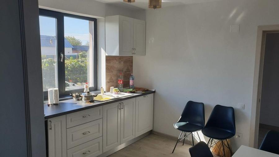 Propietar inchiriez casa complet utilata si mobilata, panouri , robot - 2