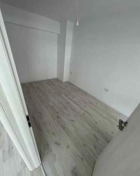 Apartament 2 camere, decomandat - zona Tractorul - 3