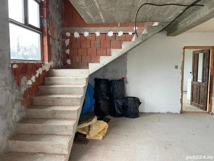 Vand Casa ?i Teren in Raturile Medie?ului - 7