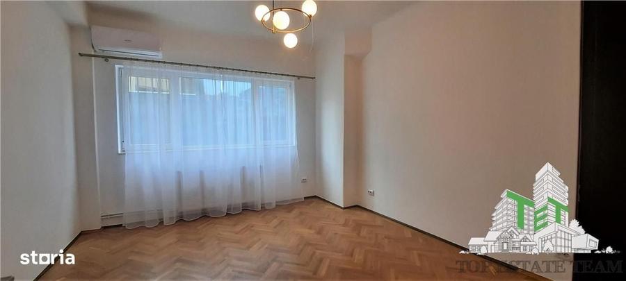 Apartament cu 4 camere decomandat în Victoriei