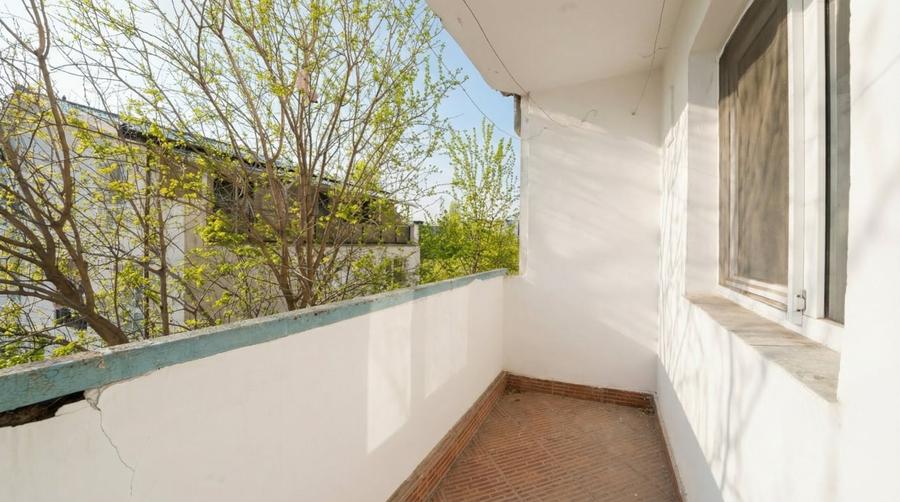 Decomandat* bloc 1980*etaj 3/8* 7 minute metrou* Str. Azurului - 10