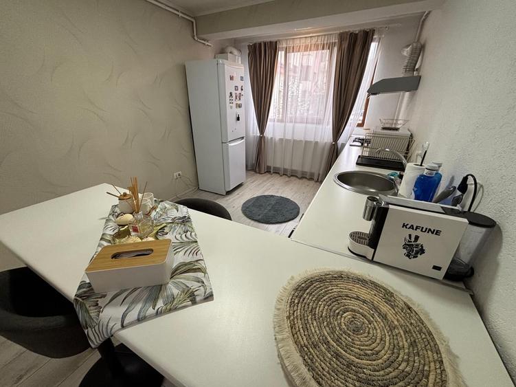 De vanzare apartament 3 camere zona Strand - 5