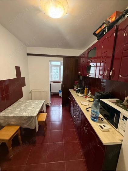 Inchiriez apartament 3 camere - 1