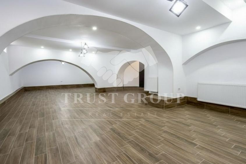 Casă individuală cu 5 camere cu Canalizare în Unirii