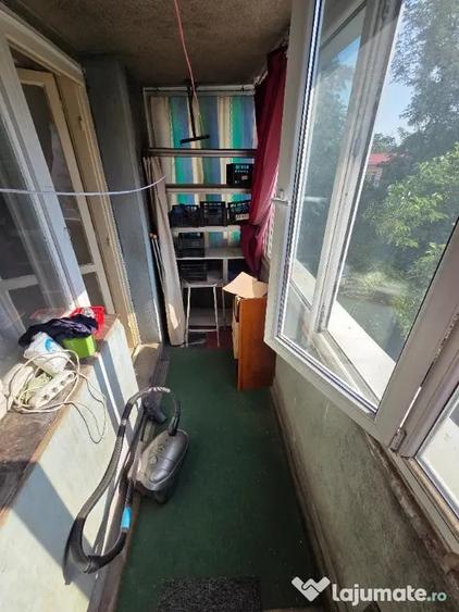 Apartament cu 3 camere semidecomandat în Domenii