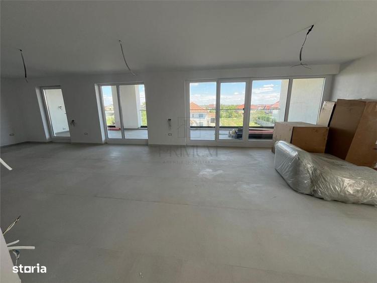 Apartament cu 4 camere decomandat în Dumbrăvița