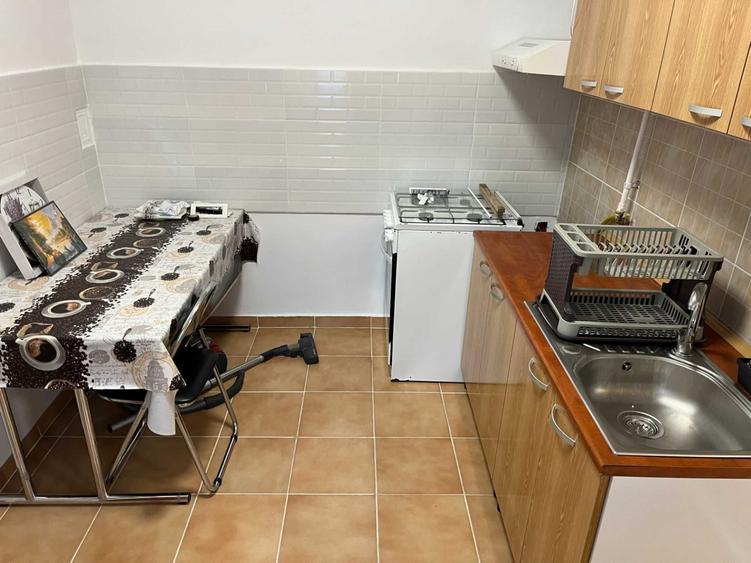 Casă individuală cu 4 camere cu Canalizare în Giulești