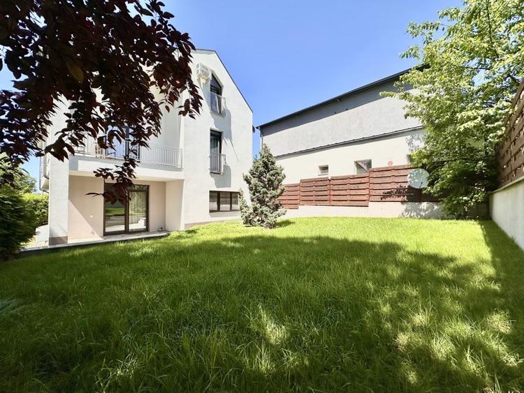 Apartament cu 3 camere semidecomandat, mobilat în Central
