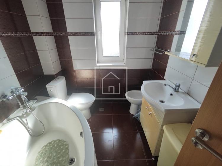 Duplex cu 4 camere cu Canalizare în Tineretului