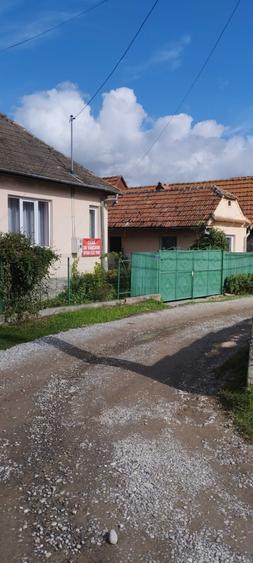 Casă cu 4 camere în Budila