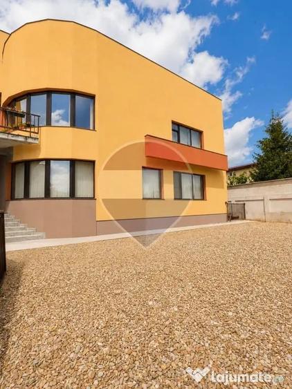 Casă cu 12 camere cu Teren 750 Mp în Fundeni