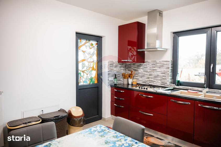 Casă cu 5 camere cu Teren 4242 Mp în Vânători-Neamț