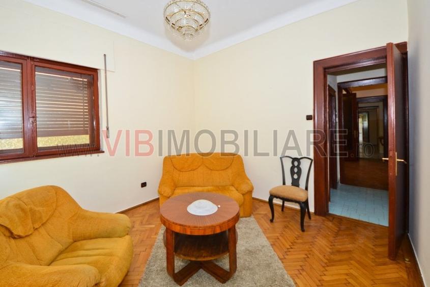 Apartament cu 4 camere semidecomandat în Aviatorilor
