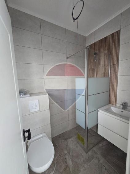 Casă individuală cu 4 camere cu Teren 350 Mp în Sud-Est