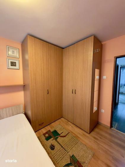Apartament cu 3 camere semidecomandat, mobilat în Ștefan cel Mare
