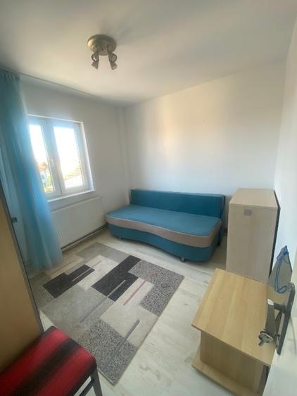 Apartament cu 3 camere semidecomandat în Vlahuță