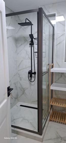 Apartament cu 3 camere decomandat în Petros