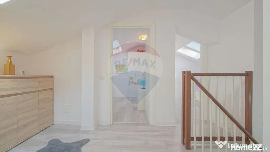 Apartament cu 4 camere semidecomandat în Central
