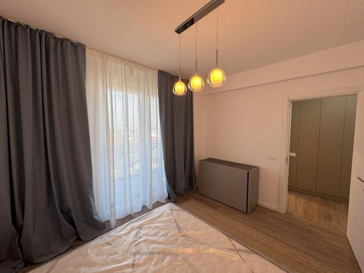 Apartament cu 3 camere semidecomandat în Străulești
