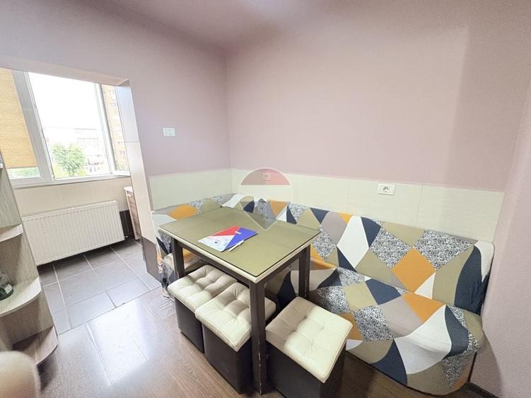 Apartament cu 3 camere decomandat, mobilat în Micălaca