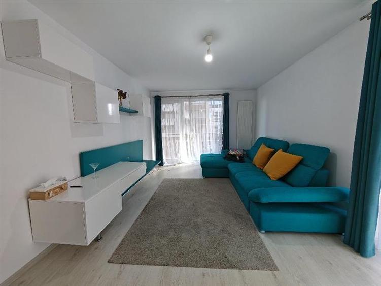 Apartament cu 3 camere decomandat, mobilat în Tractorul