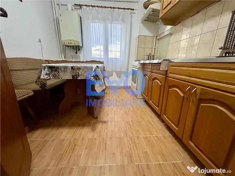 Apartament cu 3 camere decomandat în Mircea cel Bătrân