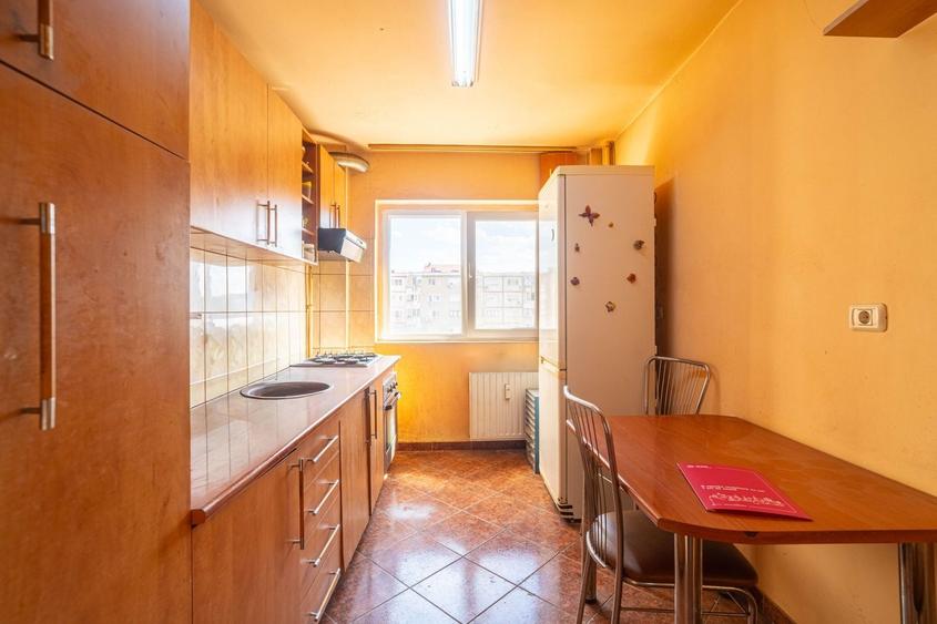 Apartament cu 4 camere semidecomandat în Micălaca