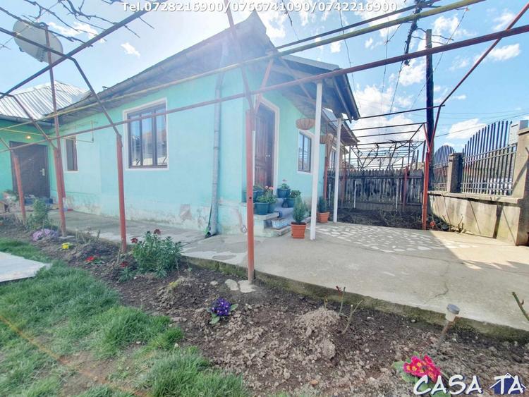 Casă cu 3 camere cu Canalizare în Primăverii