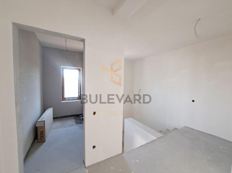 Duplex cu 4 camere cu Canalizare în Florești