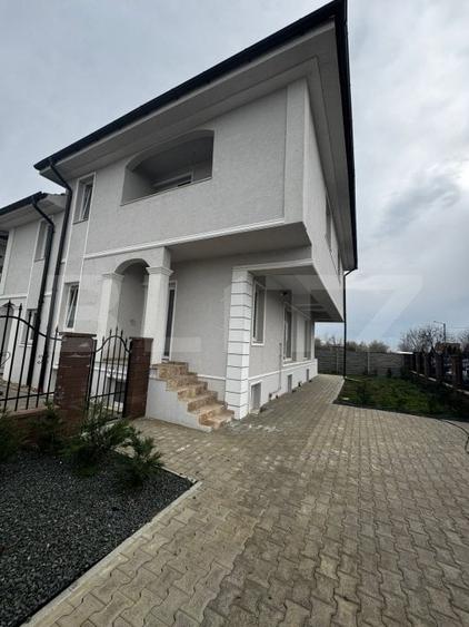Casă individuală cu 5 camere cu Canalizare în Giroc