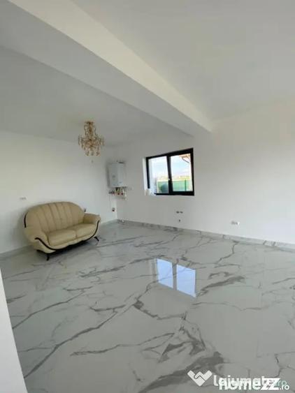 Casă cu 7 camere cu Teren 412 Mp în Central