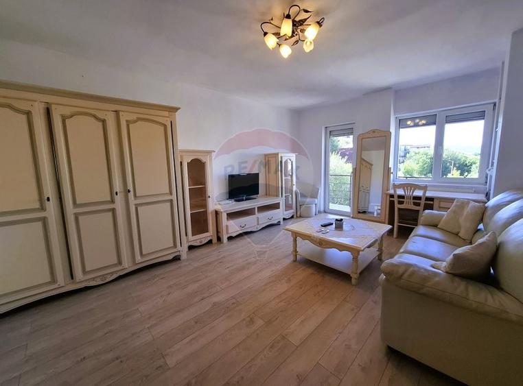 Apartament cu 2 camere de închiriat - 1
